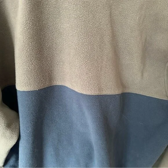 Gray and Blue Columbia Sweatshirt - Picture 5 of 6